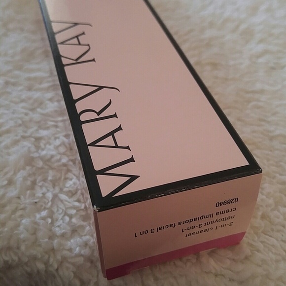 Facial Cleanser - Picture 3 of 3